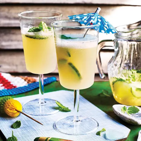 How To Make An English Garden Cocktail: Easy Recipe With Gin, Elderflower & Apple Juice