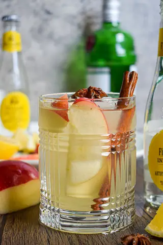 Fall Gin Cocktails: 12+ Công Thức Cocktail Gin Mùa Thu Dễ Pha Tại Nhà Fall Gin Cocktails: 12+ Công Thức Cocktail Gin Mùa Thu Dễ Pha Tại Nhà