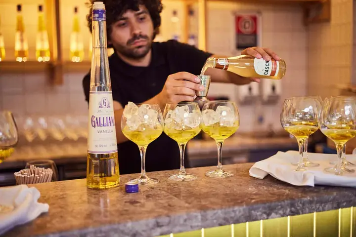 Best Galliano Vanilla Cocktails To Make At Home (plus What To Mix With It)