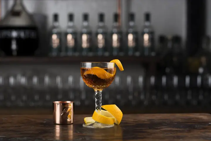 Gin And It Cocktail Recipe: How To Make The Classic Gin & Sweet Vermouth Drink
