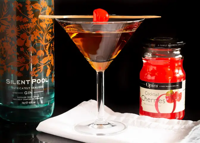 Gin And It Cocktail Recipe: How To Make The Classic Gin & Sweet Vermouth Drink