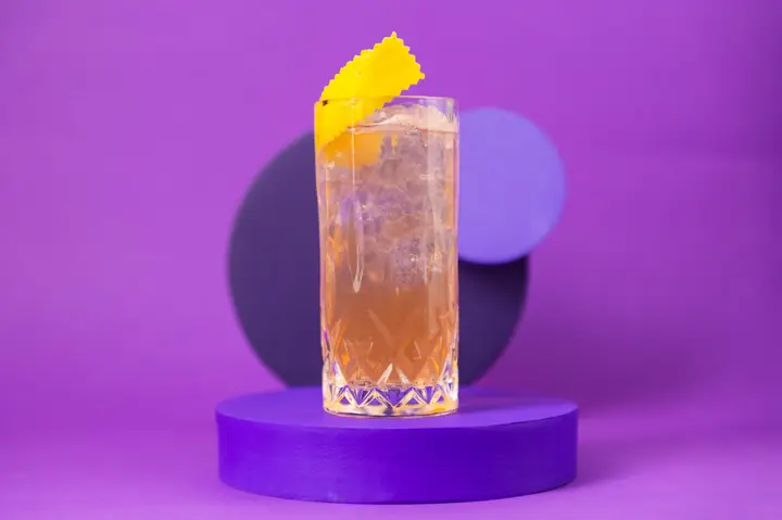 How To Make A Ginger Snap Cocktail: Classic Recipe, Variations & Mocktail