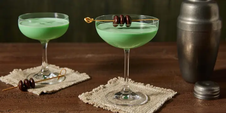 Cách Pha Cocktail Grasshopper (châu Chấu) Chuẩn Iba: Công Thức Gốc, Nguyên Liệu & Mẹo Làm Ngon Cách Pha Cocktail Grasshopper (châu Chấu) Chuẩn Iba: Công Thức Gốc, Nguyên Liệu & Mẹo Làm Ngon