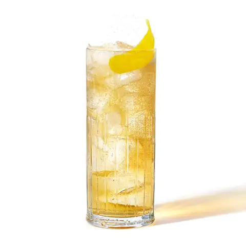 Highball Cocktail Là Gì? Cách Pha Chuẩn, Tỷ Lệ Vàng & 5 Biến Tấu Kinh Điển Dễ Làm Tại Nhà