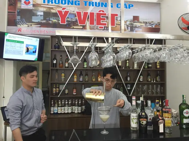 Học Pha Chế Đồ Uống Có Khó Không? Giải Đáp Chi Tiết Cho Người Mới Bắt Đầu