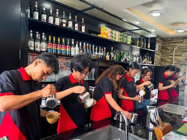 Top Trung Tâm Học Pha Chế Ở Đà Lạt Uy Tín Nhất 2024: So Sánh Học Phí, Chương Trình & Cam Kết Việc Làm
