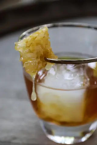 How To Make A Honeycomb Cocktail Garnish: Recipes, Tips & Serving Ideas