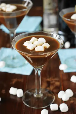 Hot Chocolate Cocktail: Easy Spiked Recipes & The Best Alcohol To Mix