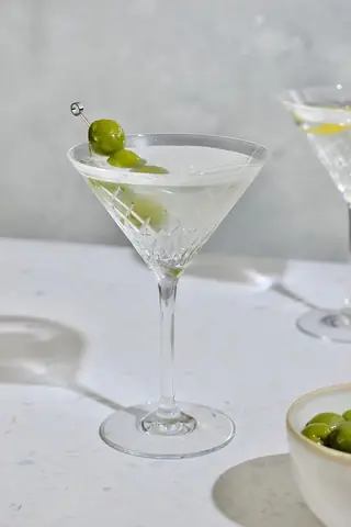 How To Make A Martini Cocktail: A Simple Guide To The Classic Gin Or Vodka Recipe
