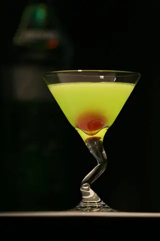 Cách Pha Cocktail Japanese Slipper Chuẩn Vị Với Midori Tại Nhà Cách Pha Cocktail Japanese Slipper Chuẩn Vị Với Midori Tại Nhà