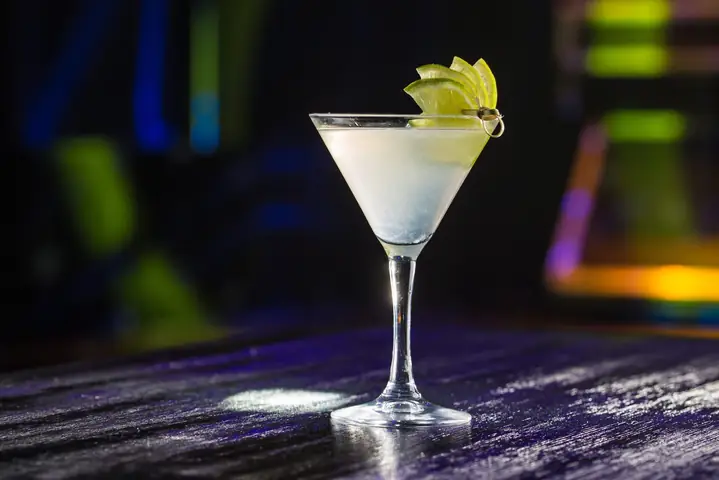 Cách Làm Cocktail Kamikaze Chuẩn Iba: Công Thức, Tỷ Lệ Vàng & Bí Quyết Pha Đẹp Cách Làm Cocktail Kamikaze Chuẩn Iba: Công Thức, Tỷ Lệ Vàng & Bí Quyết Pha Đẹp