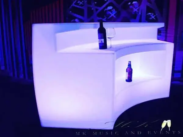 Bàn Cocktail Led Quầy Bar Phát Sáng: Các Loại, Cách Chọn Và Giá