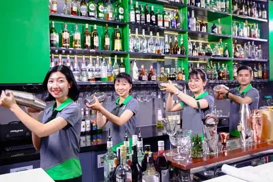 Top 10+ Lớp Học Pha Chế Đồ Uống Uy Tín Tại Hà Nội 2024: Review Học Phí, Chương Trình & Cách Chọn