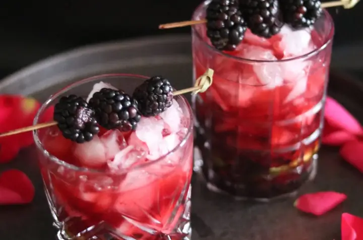 Công Thức Lover's Cocktail Cổ Điển & Top 10+ Cocktail Valentine Lãng Mạn Dễ Làm Tại Nhà