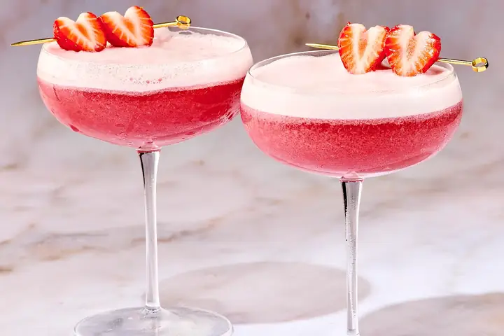 Công Thức Lover's Cocktail Cổ Điển & Top 10+ Cocktail Valentine Lãng Mạn Dễ Làm Tại Nhà