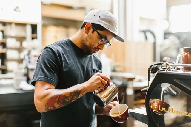 Lương Pha Chế Quán Bar Là Bao Nhiêu? Mức Lương Thực Tế Theo Kinh Nghiệm Và Thành Phố
