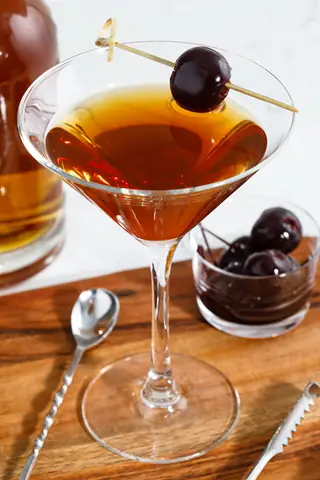Cách Pha Manhattan Cocktail Đỉnh Và Công Thức Làm Manhattan Cocktail Cổ Điển Ngon Tuyệt