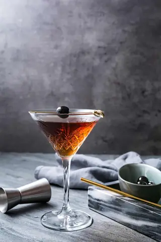 Cách Pha Manhattan Cocktail Đỉnh Và Công Thức Làm Manhattan Cocktail Cổ Điển Ngon Tuyệt