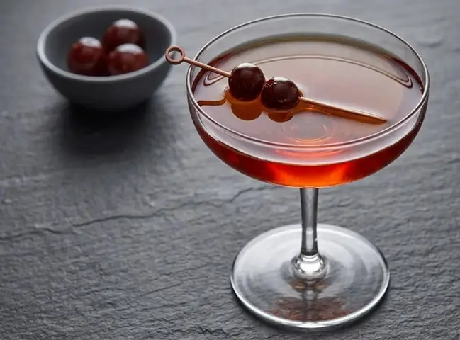 Manhattan Cocktail: Ingredienti, Dosi E Ricetta Originale Per Prepararlo A Casa