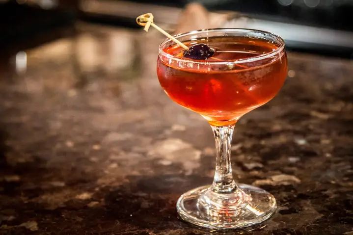 Manhattan Cocktail: Ingredienti, Dosi E Ricetta Originale Per Prepararlo A Casa