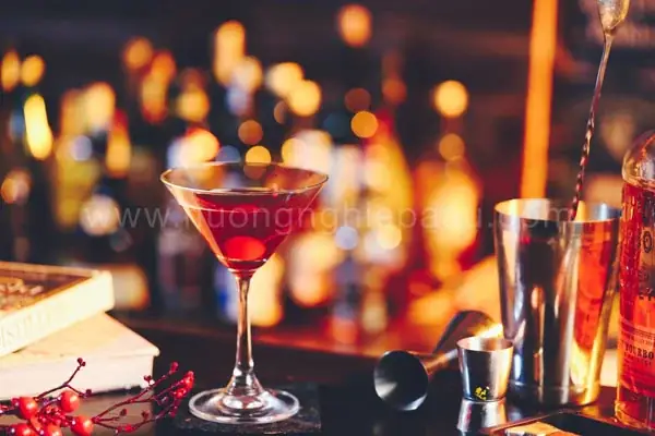 Cocktail Manhattan Là Gì? Nguồn Gốc, Thành Phần Và Cách Pha Chế Chuẩn Vị