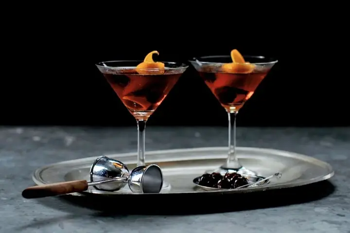 Cocktail Manhattan Là Gì? Nguồn Gốc, Thành Phần Và Cách Pha Chế Chuẩn Vị
