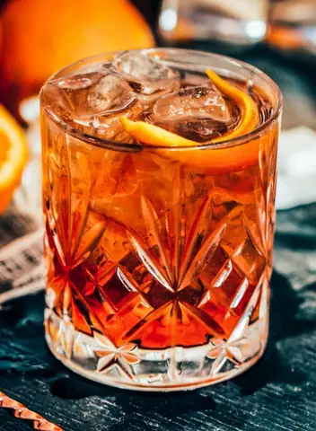 15 Manly Cocktails Every Guy Should Know How To Order At The Bar