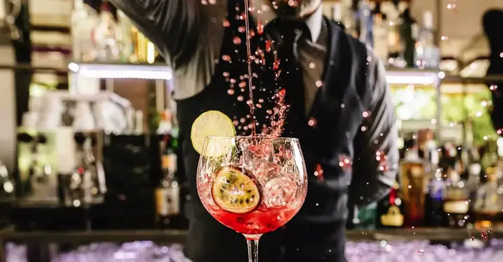 Người Pha Chế Tiếng Anh Gọi Là Gì? Phân Biệt Barista Vs Bartender & Từ Vựng Chuyên Ngành Full