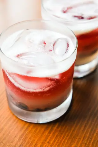 Cách Pha Cocktail Old Glory: Công Thức Chuẩn Từ Shot 3 Lớp Đến Bản Trái Cây Tại Nhà Cách Pha Cocktail Old Glory: Công Thức Chuẩn Từ Shot 3 Lớp Đến Bản Trái Cây Tại Nhà