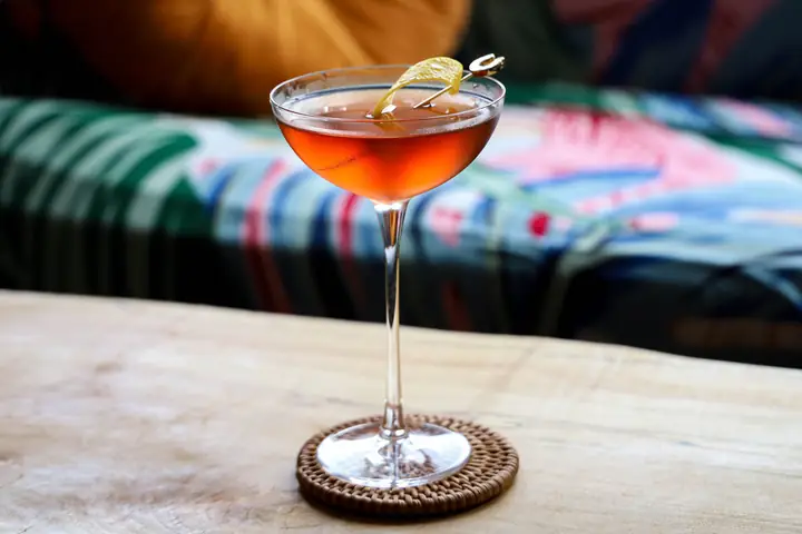 Cách Làm Cocktail Old Pal Cổ Điển Với Rye Whiskey Và Campari