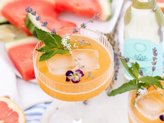 Cách Làm Peach Mocktail Ngon Tại Nhà: 7 Công Thức Từ Bellini, Sunrise Đến Không Đường Cách Làm Peach Mocktail Ngon Tại Nhà: 7 Công Thức Từ Bellini, Sunrise Đến Không Đường