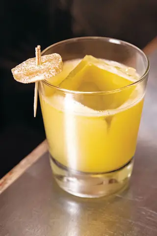 Cách Làm Penicillin Cocktail Chuẩn Vị: Công Thức Iba, Nguyên Liệu Chi Tiết & 6 Biến Tấu