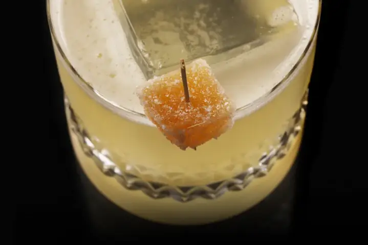 Cách Làm Penicillin Cocktail Chuẩn Vị: Công Thức Iba, Nguyên Liệu Chi Tiết & 6 Biến Tấu