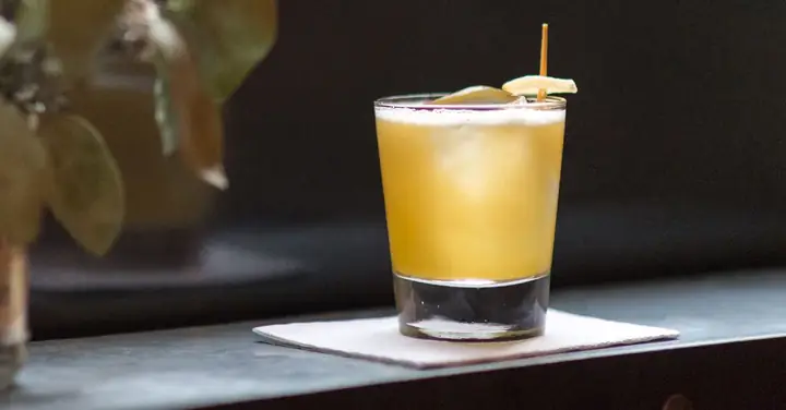Cách Làm Penicillin Cocktail Chuẩn Vị: Công Thức Iba, Nguyên Liệu Chi Tiết & 6 Biến Tấu