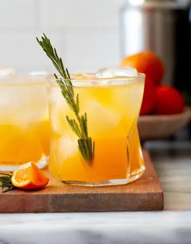 Tổng Hợp Công Thức Cocktail Rosemary Ngon & Cách Xử Lý Hoa Hồng Chuẩn Mixologist