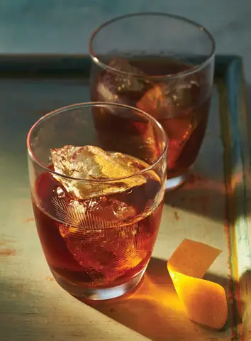 Cách Làm Rum Martinez Cocktail: Công Thức Chuẩn, Nguyên Liệu & Kỹ Thuật Trộn Chuyên Nghiệp