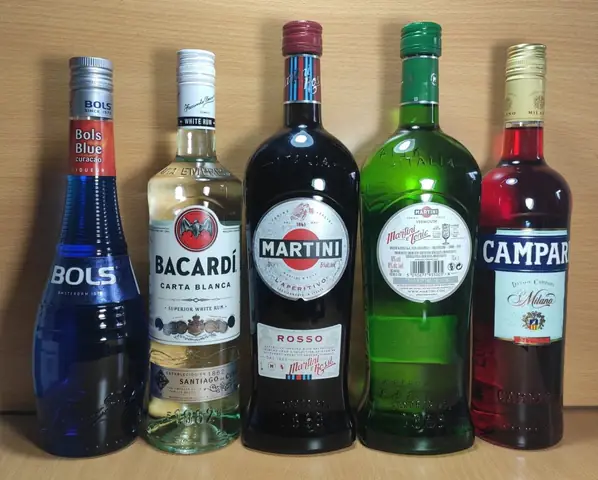 Các Loại Rượu Nền Pha Cocktail: Top 8 Chân Rượu Cơ Bản Cho Người Mới Bắt Đầu