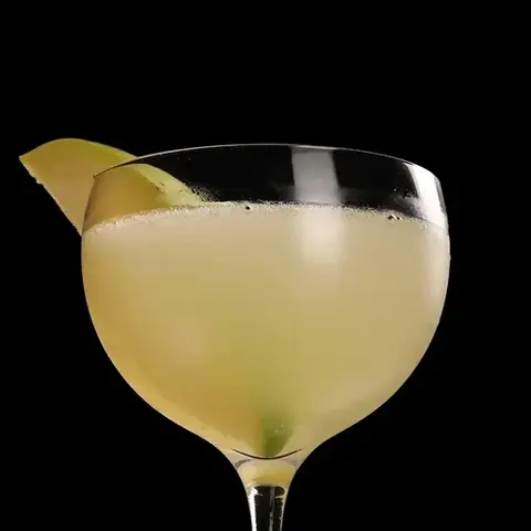Cách Pha Rye Sour Chuẩn Vị: Công Thức Cocktail Rye Whiskey Sour Cổ Điển Tại Nhà