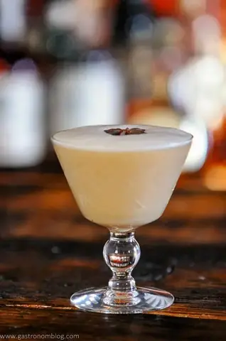 Cách Pha Rye Sour Chuẩn Vị: Công Thức Cocktail Rye Whiskey Sour Cổ Điển Tại Nhà