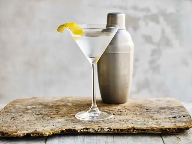 Cách Pha Sake Martini (saketini) Chuẩn Vị Tại Nhà: Công Thức, Nguyên Liệu Và Biến Thể