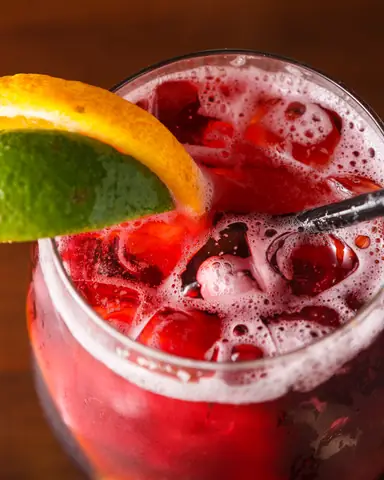 Cách Làm Sangria Cocktail Chuẩn Vị Tây Ban Nha: Công Thức Gốc & 3 Biến Tấu Phổ Biến