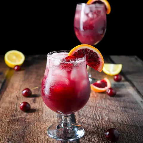 Cách Làm Sangria Cocktail Chuẩn Vị Tây Ban Nha: Công Thức Gốc & 3 Biến Tấu Phổ Biến