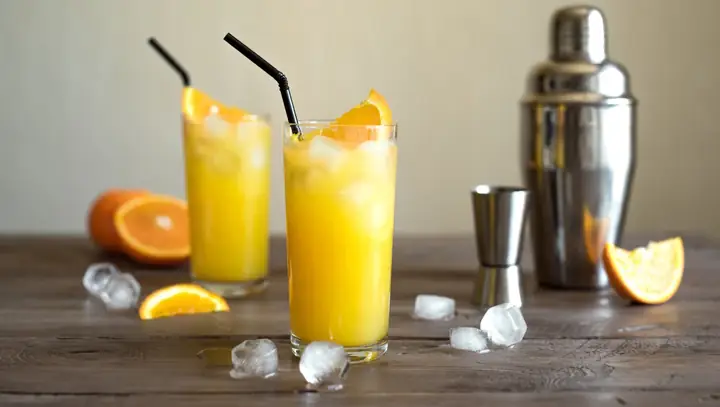 Classic Screwdriver Cocktail Recipe: How To Make The Perfect Vodka & Orange Juice Highball