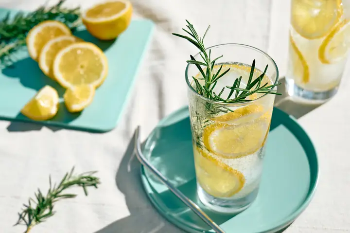 25 Simple Cocktail Recipes You Can Make At Home In Minutes
