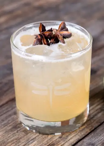 Simple Mezcal Cocktails To Mix At Home (with Easy Recipes)