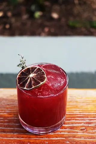 Simple Mezcal Cocktails To Mix At Home (with Easy Recipes)