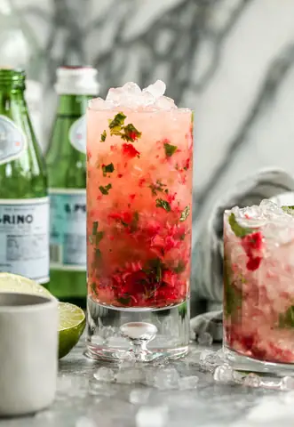 How To Make A Strawberry Mojito: Easy Fresh Cocktail Recipe How To Make A Strawberry Mojito: Easy Fresh Cocktail Recipe