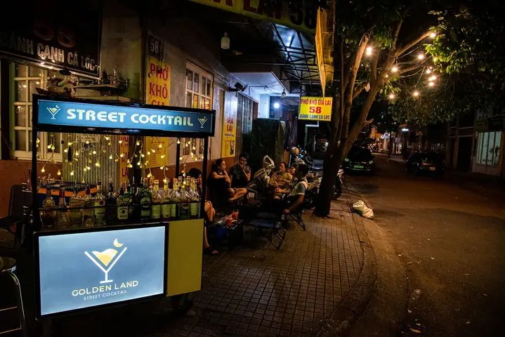 Street Cocktail Là Gì? Khám Phá Phong Trào Cocktail Đường Phố Và Những Quán Đáng Ghé Ở Sài Gòn