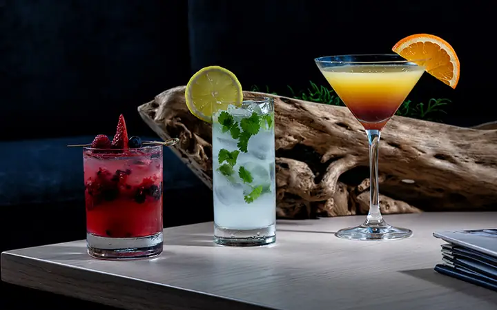 Sundowner Cocktail Recipe: How To Make The Classic Drink (plus Easy Variations) 1 Sundowner Cocktail Recipe: How To Make The Classic Drink (plus Easy Variations)
