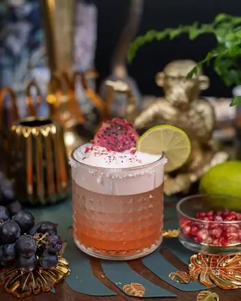 Sundowner Cocktail Recipe: How To Make The Classic Drink (plus Easy Variations) Sundowner Cocktail Recipe: How To Make The Classic Drink (plus Easy Variations)